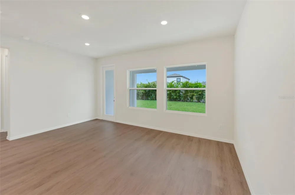 5024 CHAPEL ROW AVENUE Apollo Beach, FL 33572