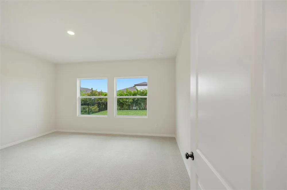 5024 CHAPEL ROW AVENUE Apollo Beach, FL 33572