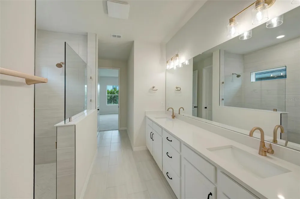 5024 CHAPEL ROW AVENUE Apollo Beach, FL 33572