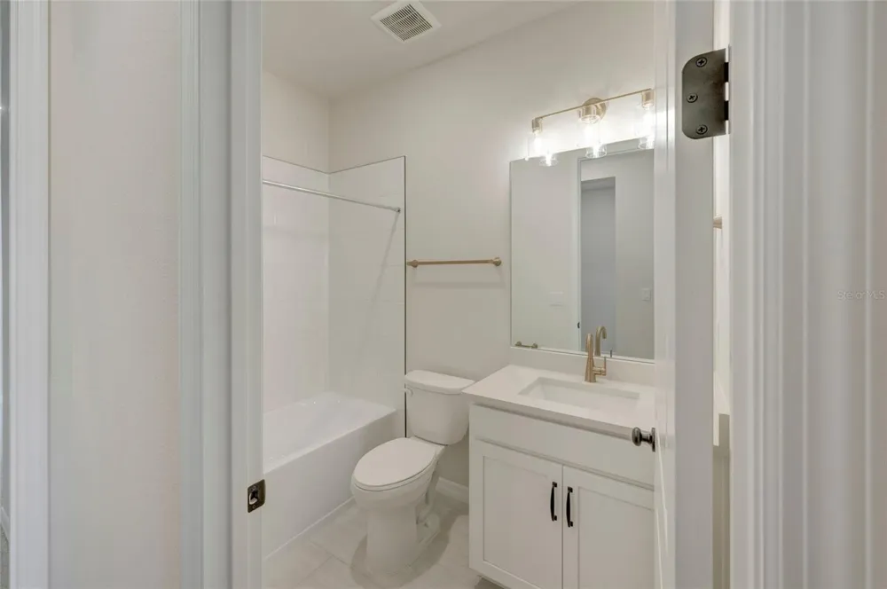 5024 CHAPEL ROW AVENUE Apollo Beach, FL 33572