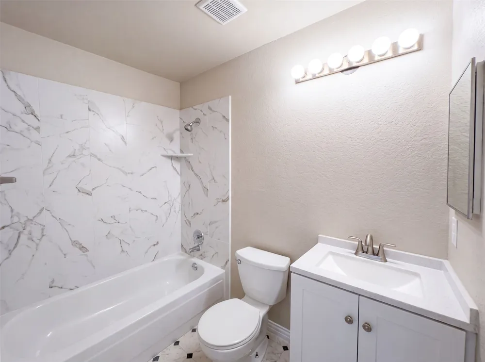 2739 April Hill Lane Dallas, TX 75287