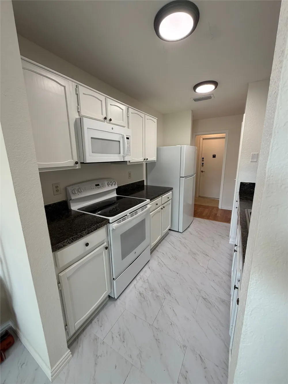 2739 April Hill Lane Dallas, TX 75287