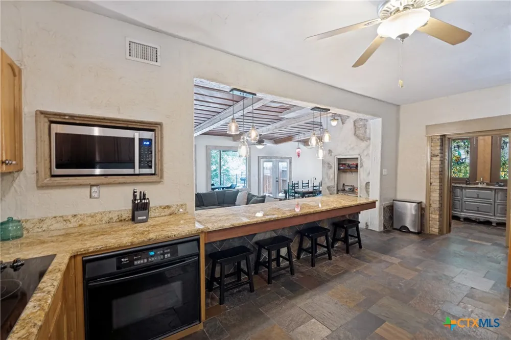 8570 River Road New Braunfels, TX 78132