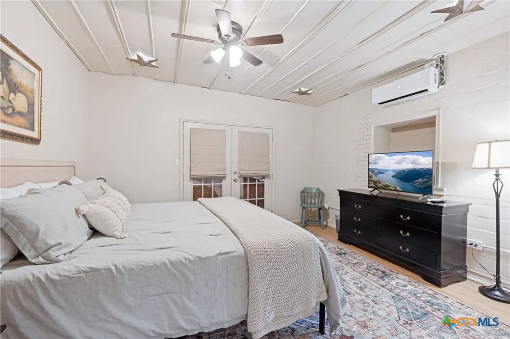 8570 River Road New Braunfels, TX 78132