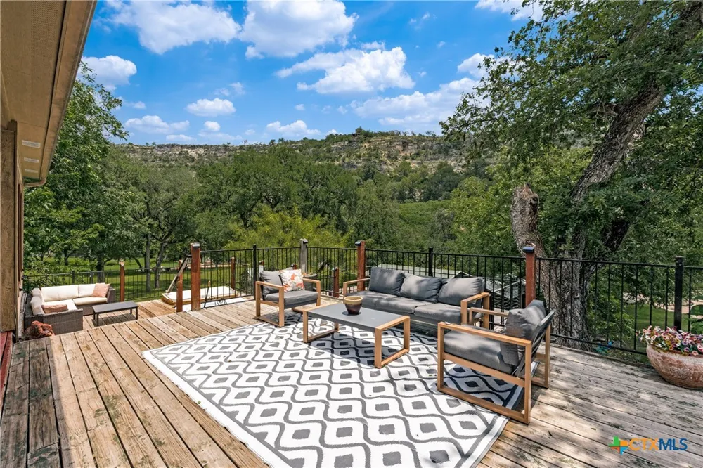 8570 River Road New Braunfels, TX 78132