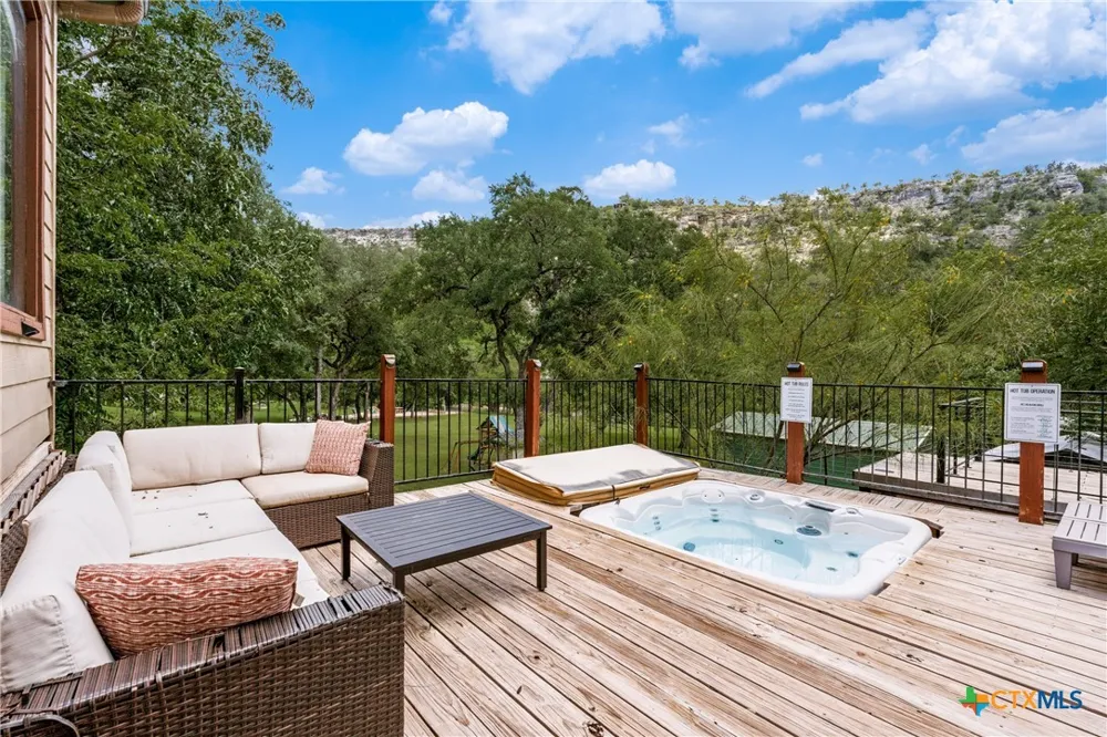 8570 River Road New Braunfels, TX 78132