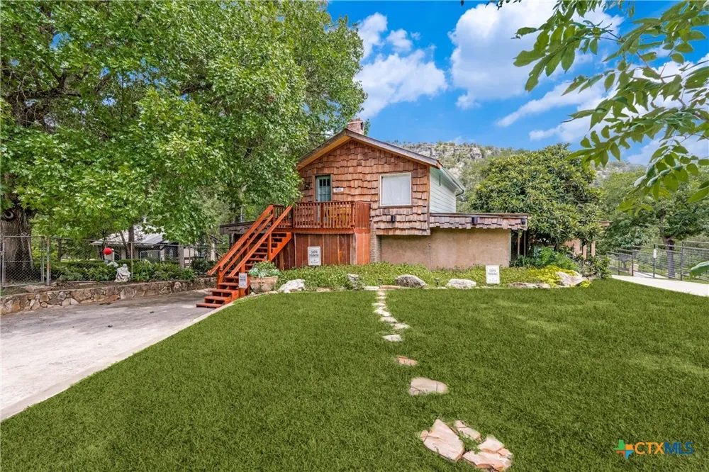 8570 River Road New Braunfels, TX 78132