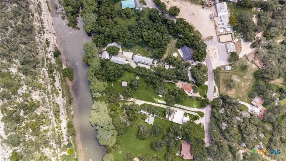 8570 River Road New Braunfels, TX 78132
