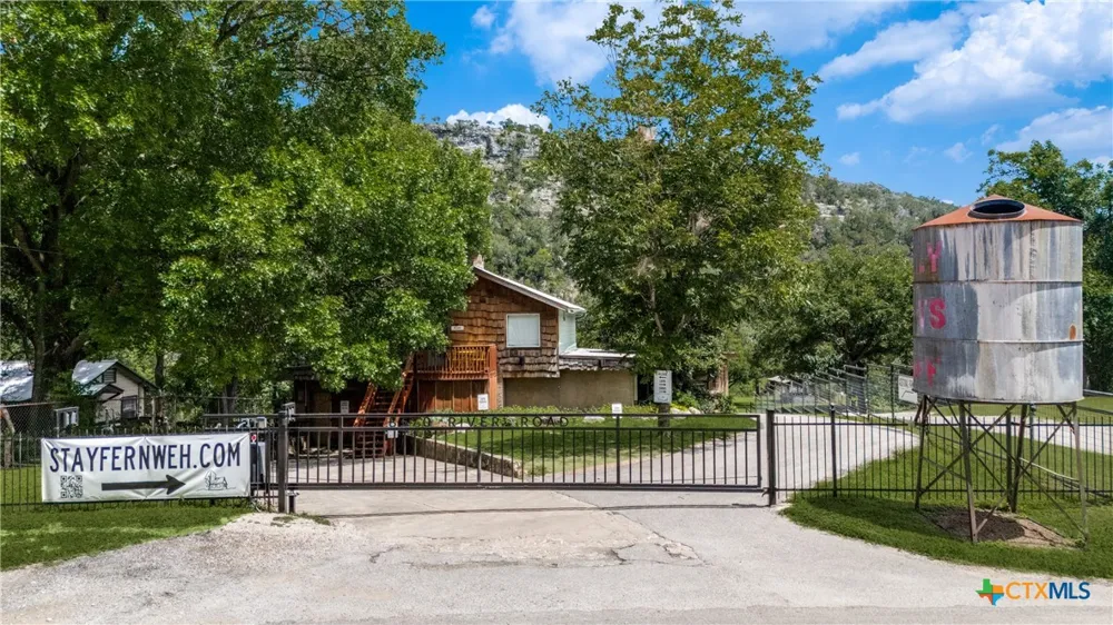 8570 River Road New Braunfels, TX 78132