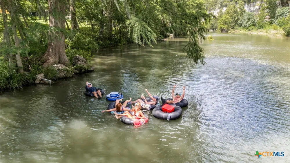 8570 River Road New Braunfels, TX 78132