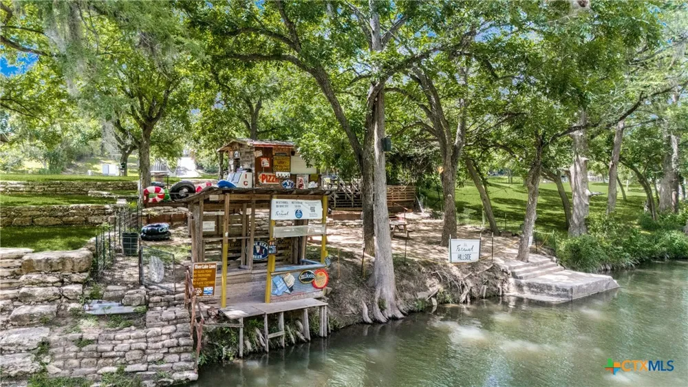 8570 River Road New Braunfels, TX 78132