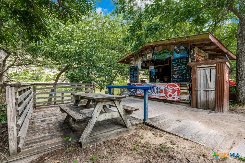 8570 River Road New Braunfels, TX 78132
