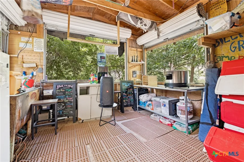 8570 River Road New Braunfels, TX 78132