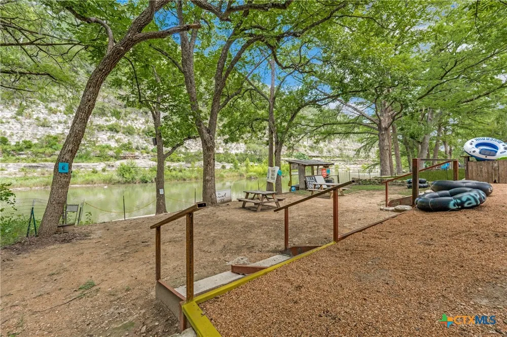 8570 River Road New Braunfels, TX 78132