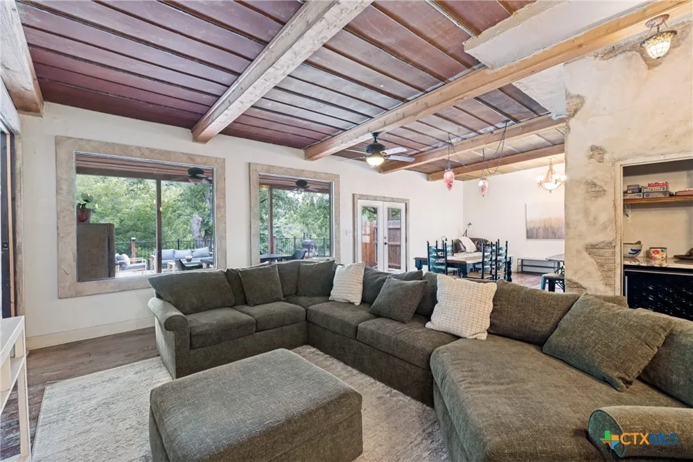 8570 River Road New Braunfels, TX 78132