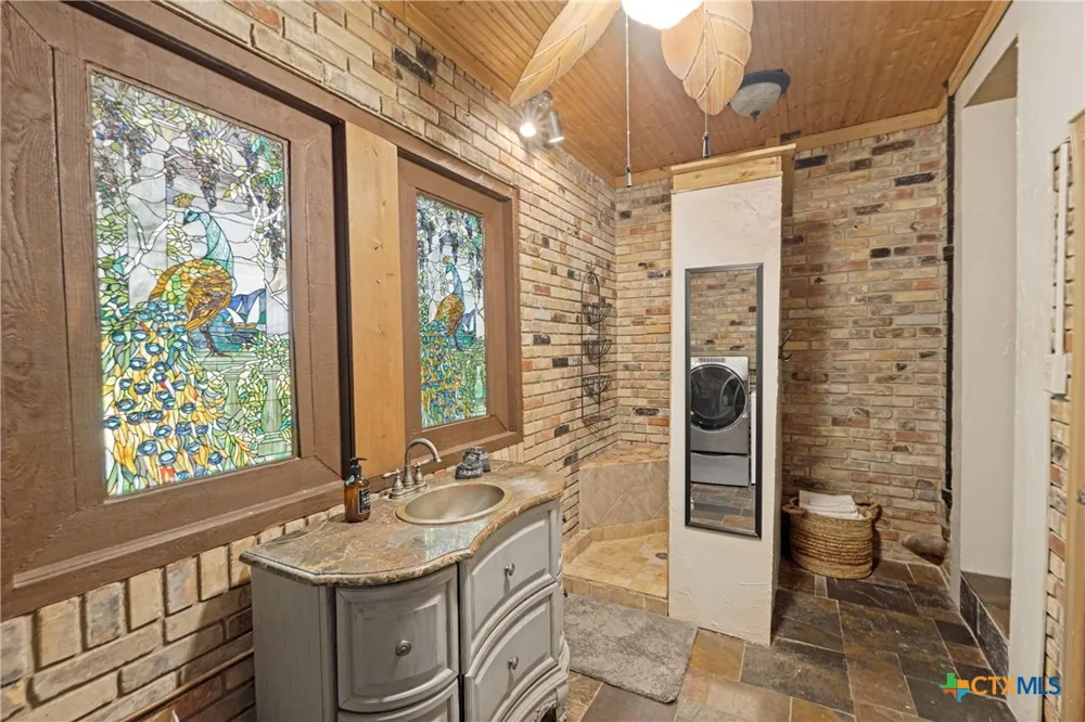 8570 River Road New Braunfels, TX 78132