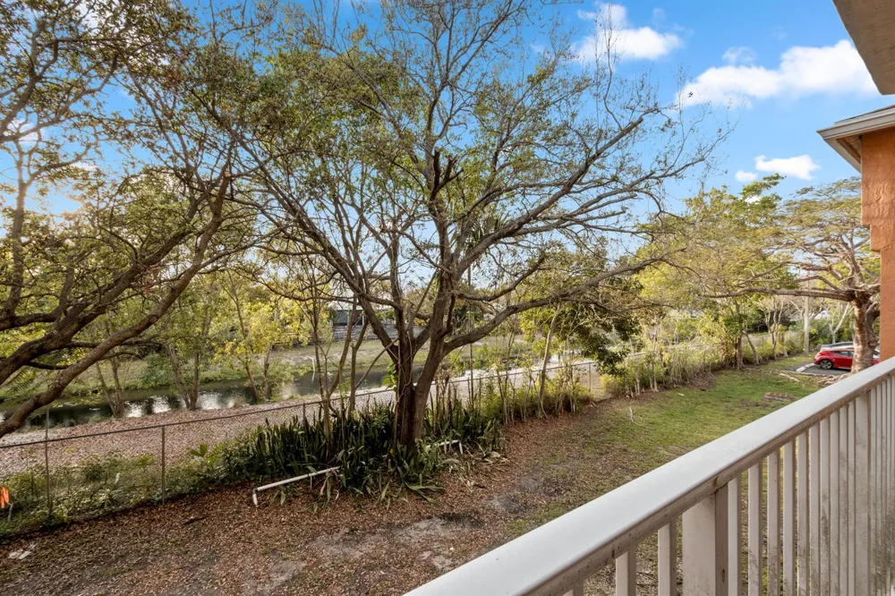 6960 SW 39TH STREET #E205 Davie, FL 33314