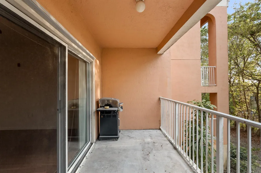 6960 SW 39TH STREET #E205 Davie, FL 33314