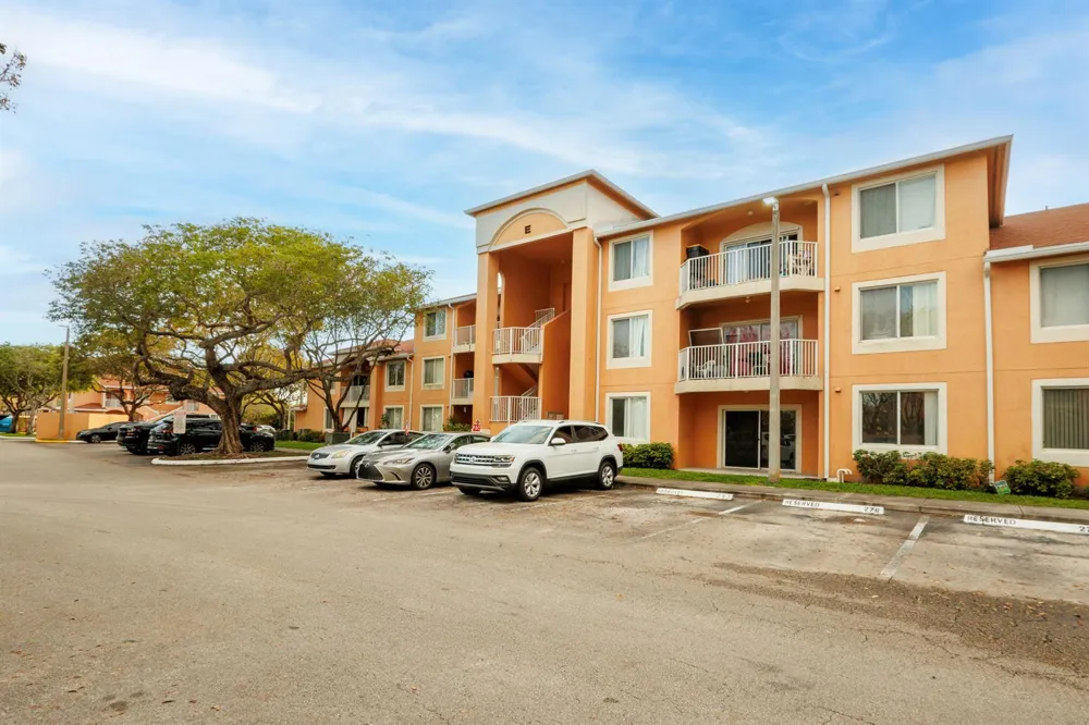 6960 SW 39TH STREET #E205 Davie, FL 33314