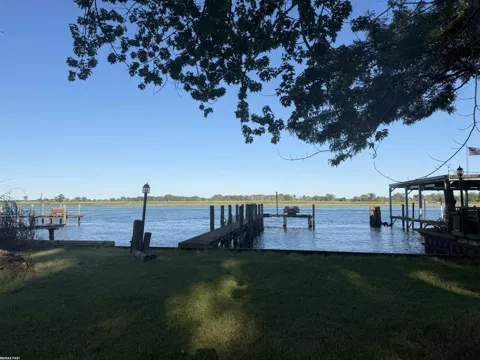6540 Dickinson Island