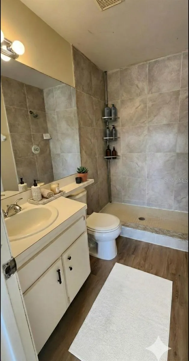 6050 SCOTCHWOOD GLEN #105 Orlando, FL 32822