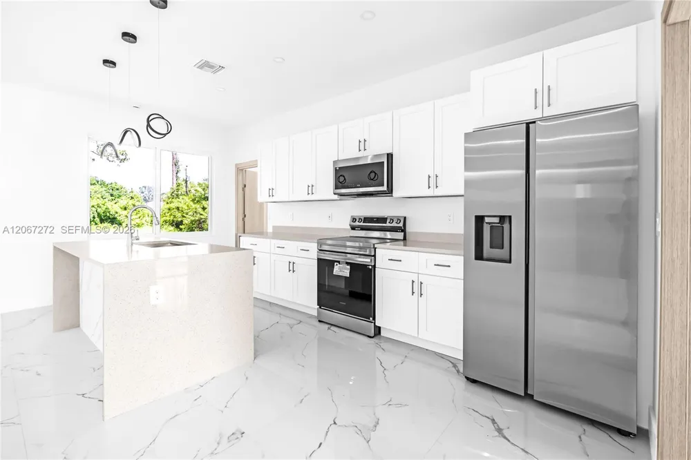 718 718 Robert AVE Lehigh Acres, FL 33936