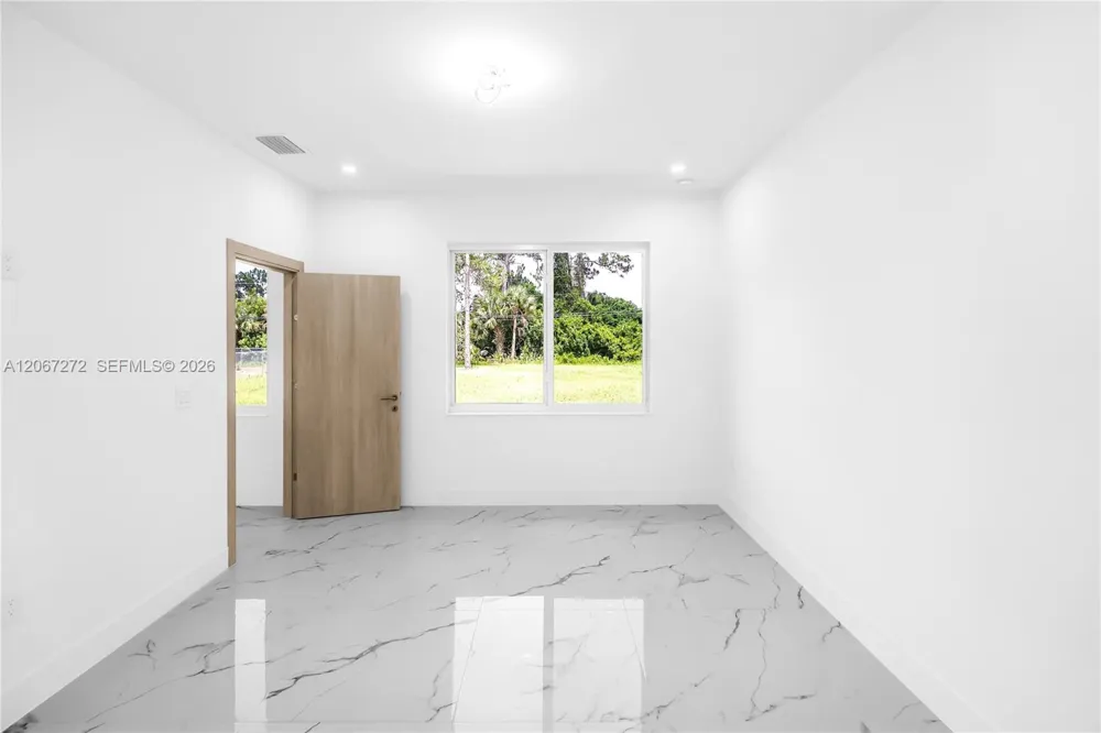 718 718 Robert AVE Lehigh Acres, FL 33936