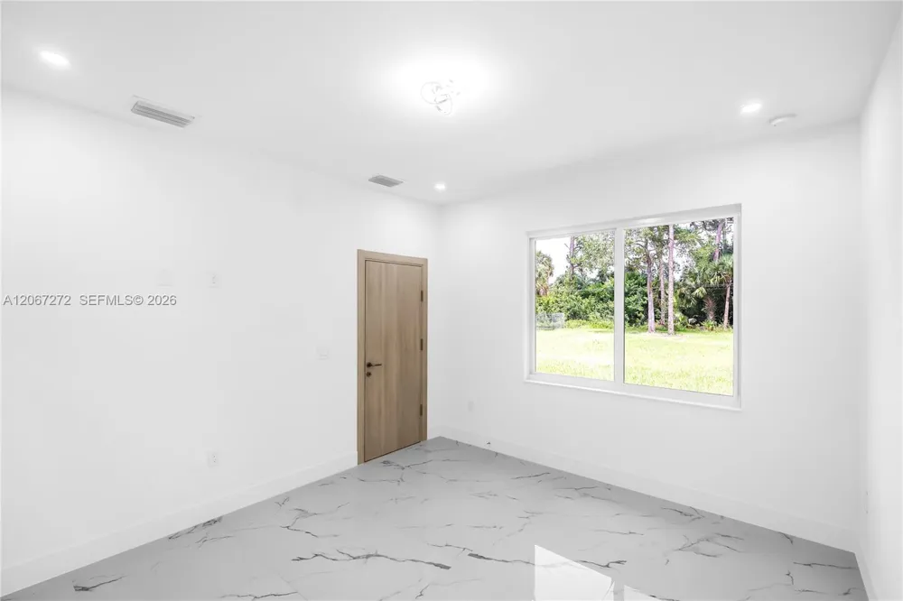 718 718 Robert AVE Lehigh Acres, FL 33936
