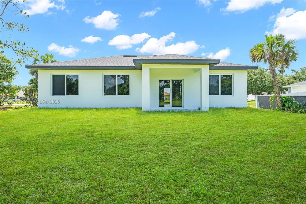 718 718 Robert AVE Lehigh Acres, FL 33936