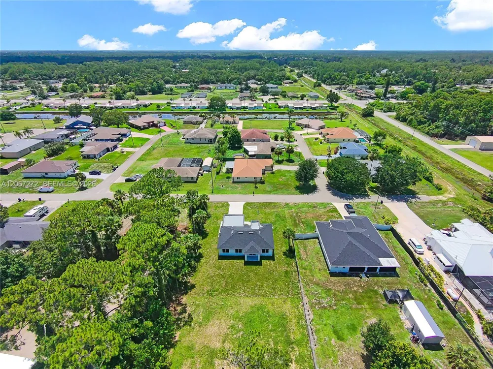 718 718 Robert AVE Lehigh Acres, FL 33936