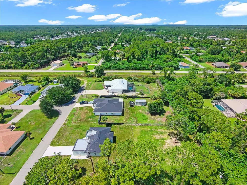 718 718 Robert AVE Lehigh Acres, FL 33936