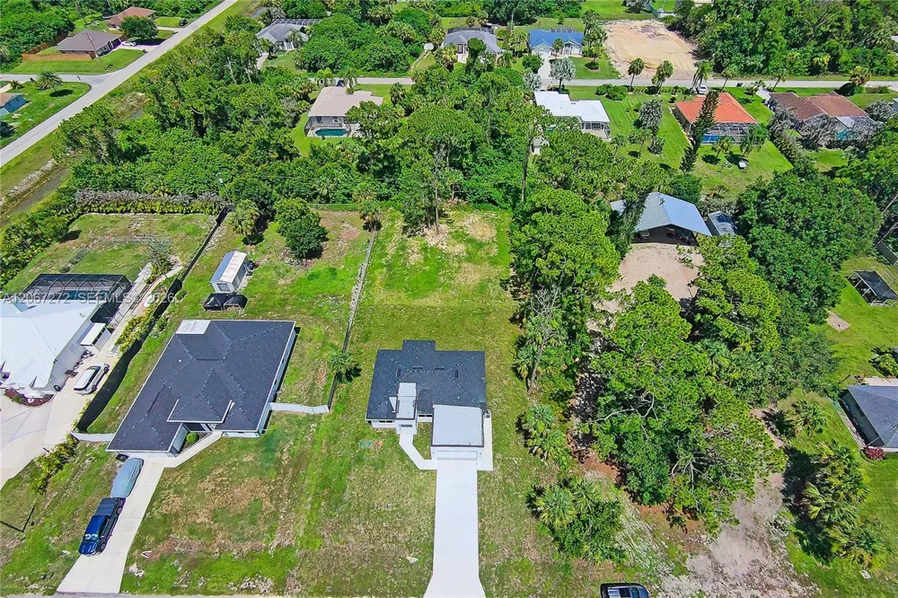 718 718 Robert AVE Lehigh Acres, FL 33936