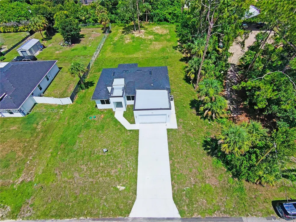 718 718 Robert AVE Lehigh Acres, FL 33936