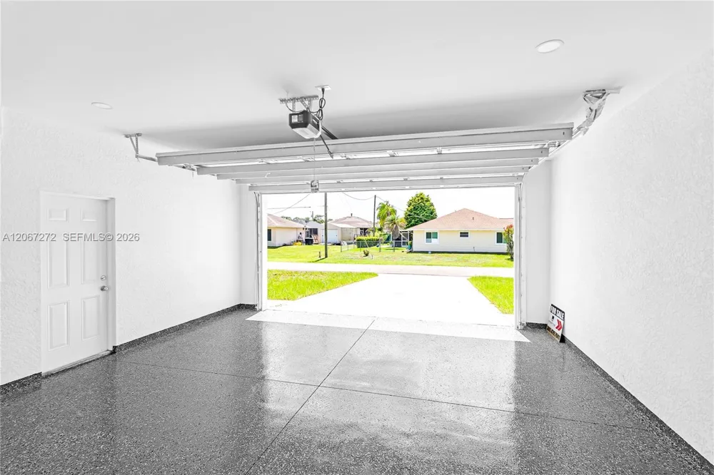 718 718 Robert AVE Lehigh Acres, FL 33936