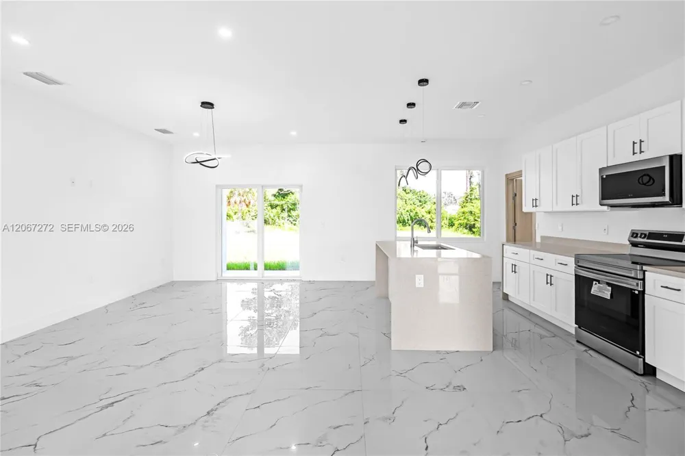 718 718 Robert AVE Lehigh Acres, FL 33936