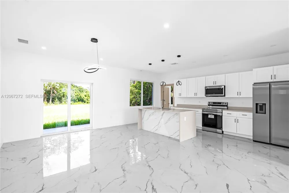 718 718 Robert AVE Lehigh Acres, FL 33936