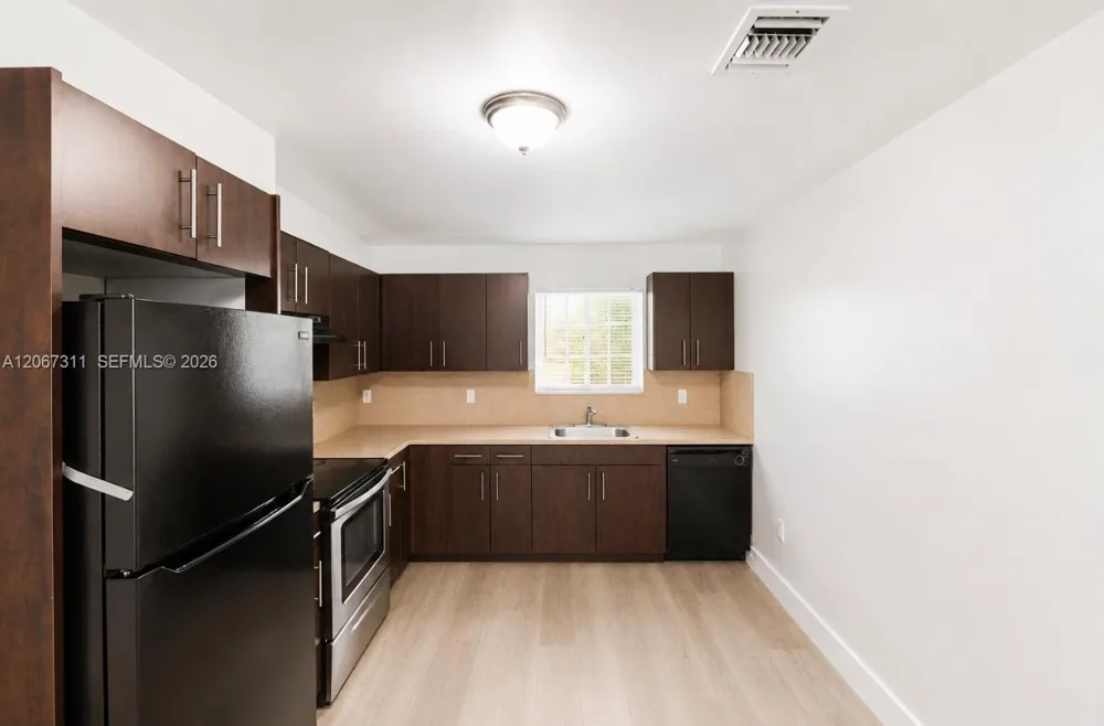 13 S Royal Poinciana Blvd #20 Miami Springs, FL 33166