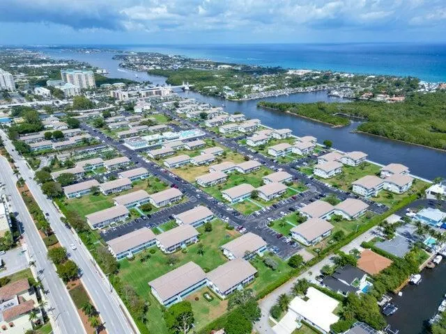 350 Horizons E #206 Boynton Beach, FL 33435