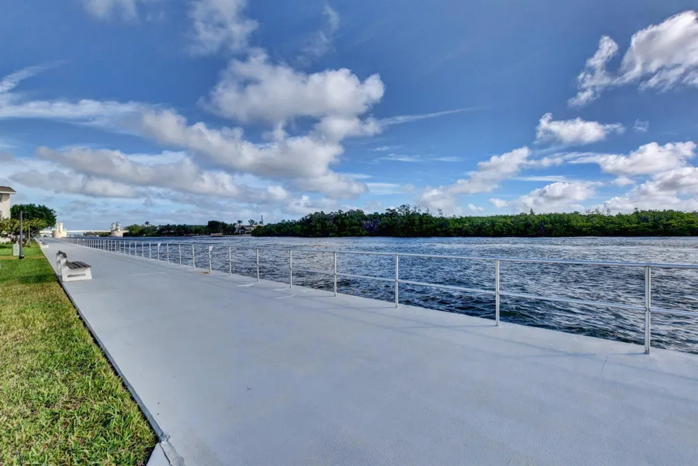 350 Horizons E #206 Boynton Beach, FL 33435