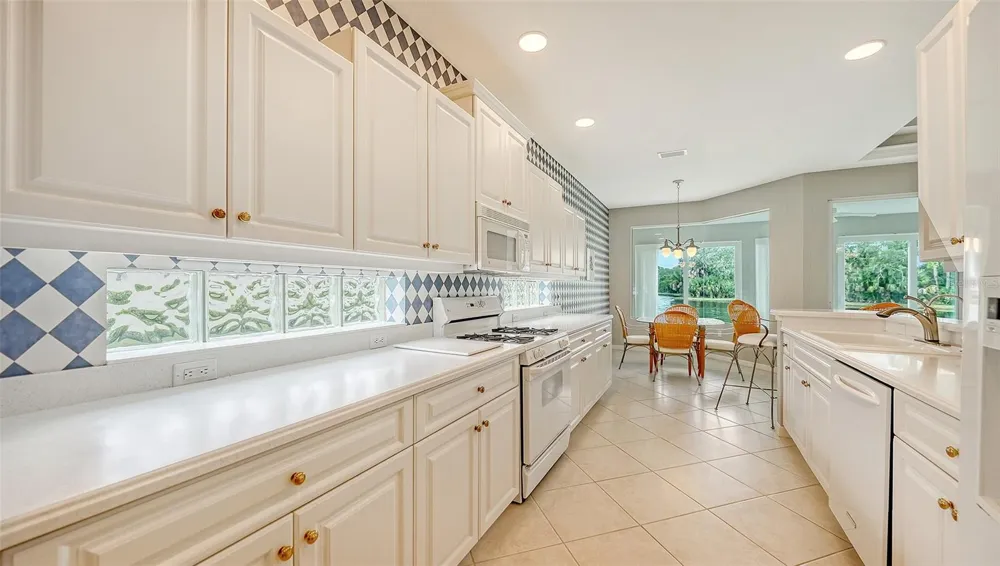 8224 NICE WAY Sarasota, FL 34238