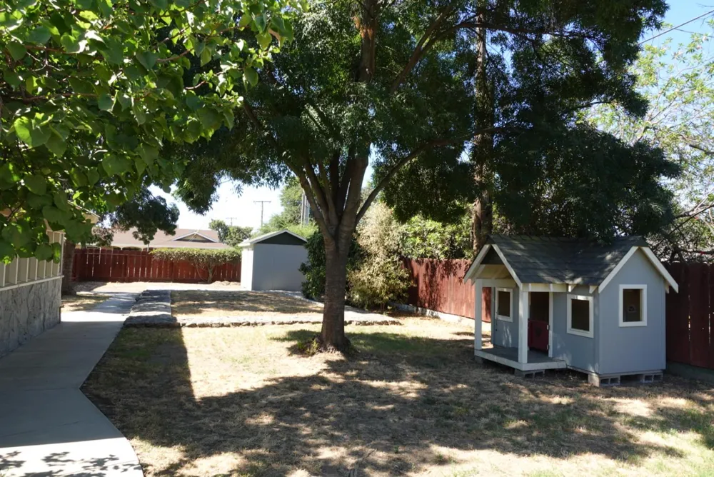 1614 W Morton Porterville, CA 93257