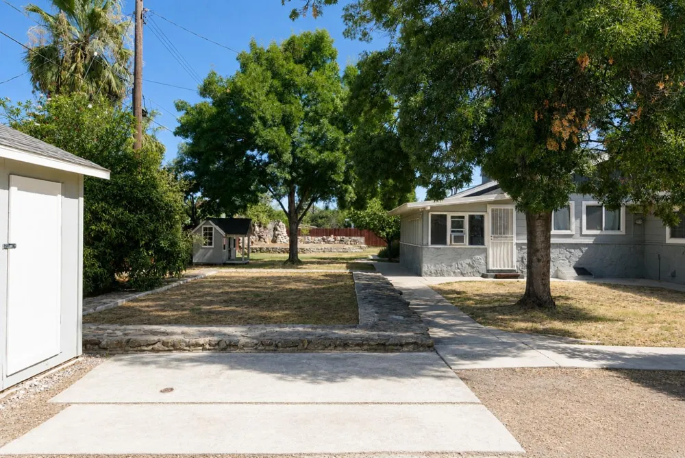 1614 W Morton Porterville, CA 93257