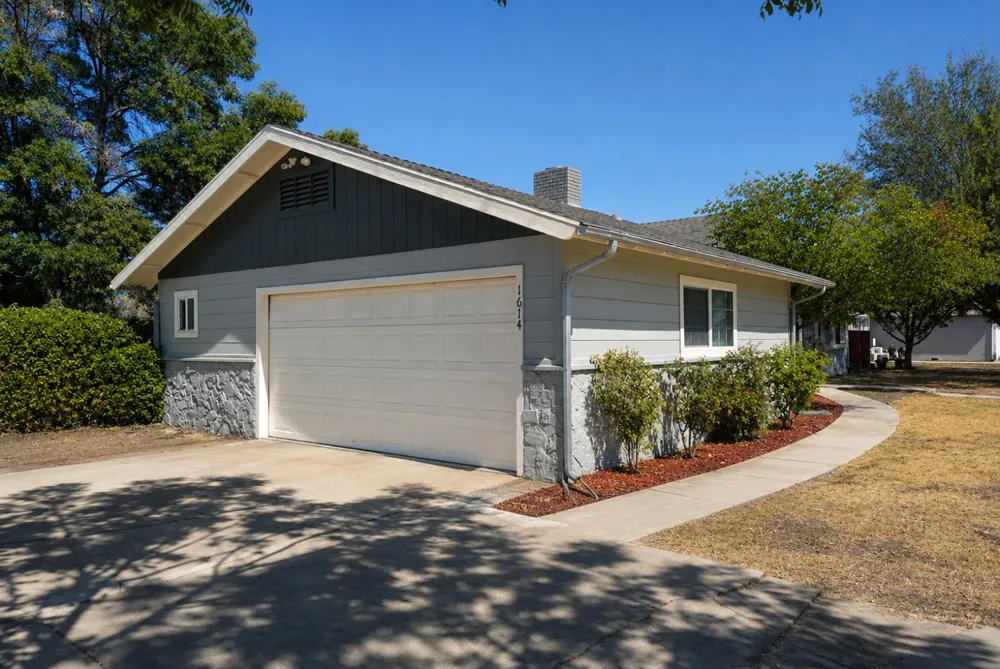 1614 W Morton Porterville, CA 93257