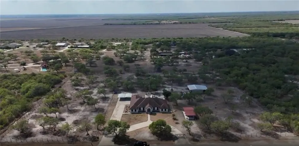 240 County Road 2112 Alice, TX 78332