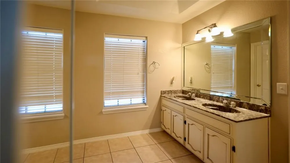 240 County Road 2112 Alice, TX 78332