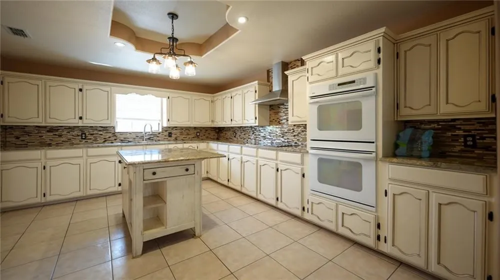 240 County Road 2112 Alice, TX 78332