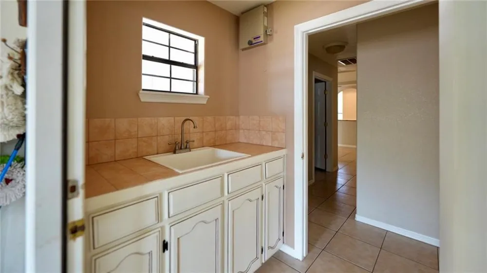 240 County Road 2112 Alice, TX 78332