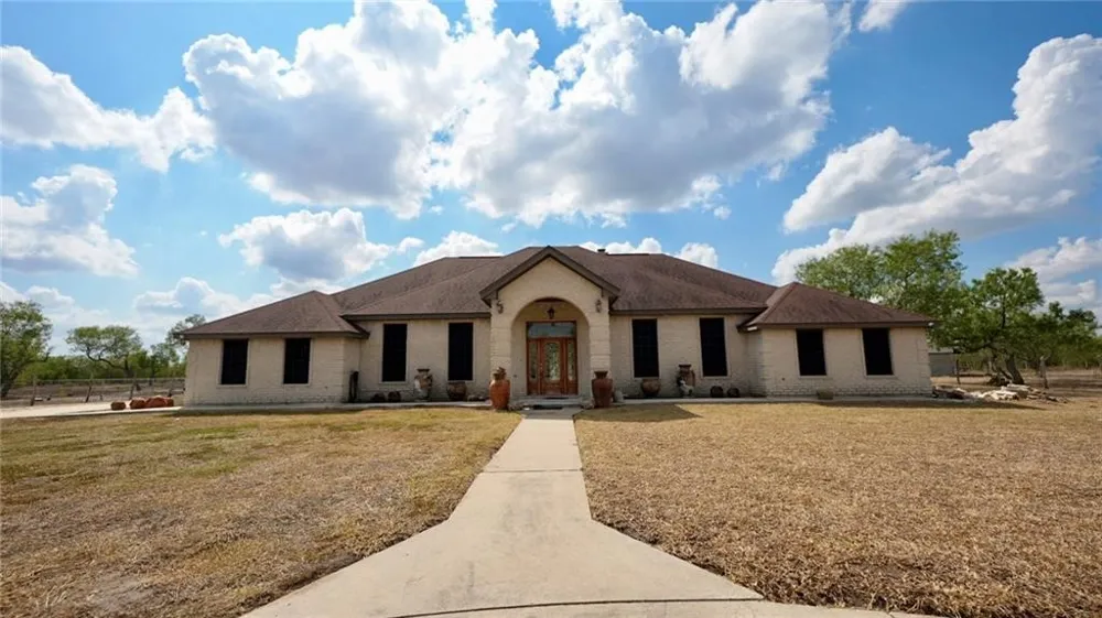 240 County Road 2112 Alice, TX 78332