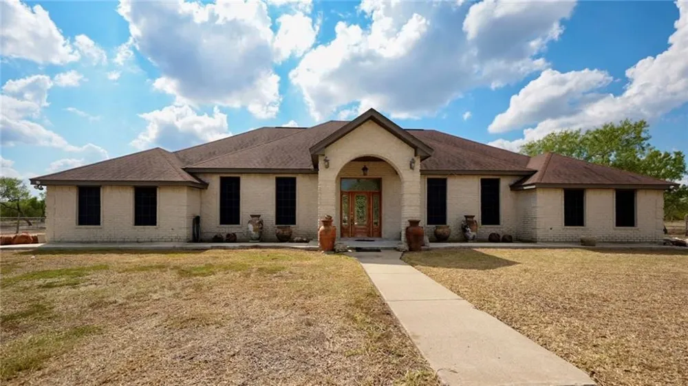 240 County Road 2112 Alice, TX 78332