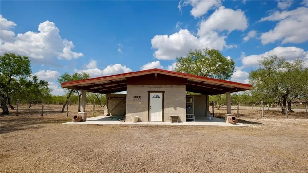 240 County Road 2112 Alice, TX 78332